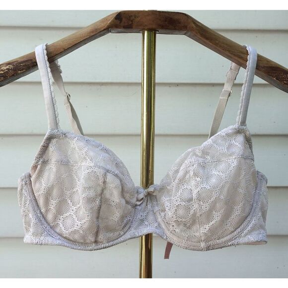 Victoria’s Secret Blush Nude Lace Mesh Underwire Bra - Picture 2 of 6